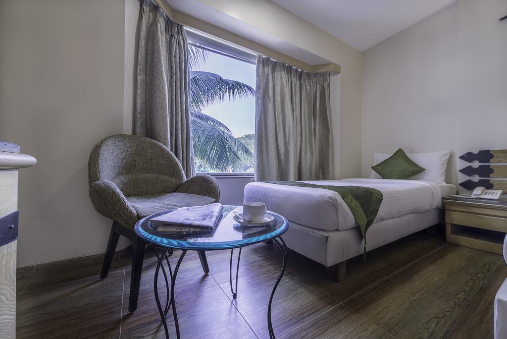 Deccan 8 Pune Exterior photo